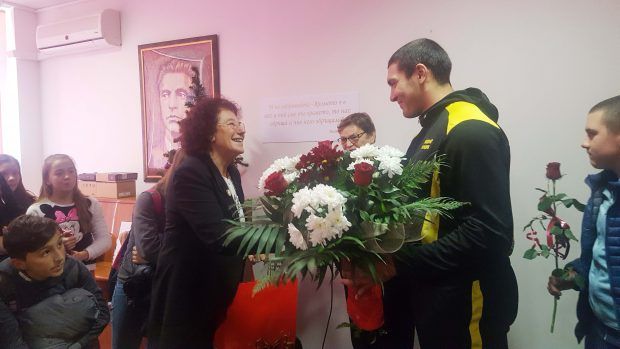 Първата ни световна рекордьорка в Спортното: Животът е височина, всеки иска да я преодолее - СУ Васил Левски - Пловдив