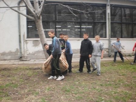 Пролетно почистване - СУ Васил Левски - Пловдив