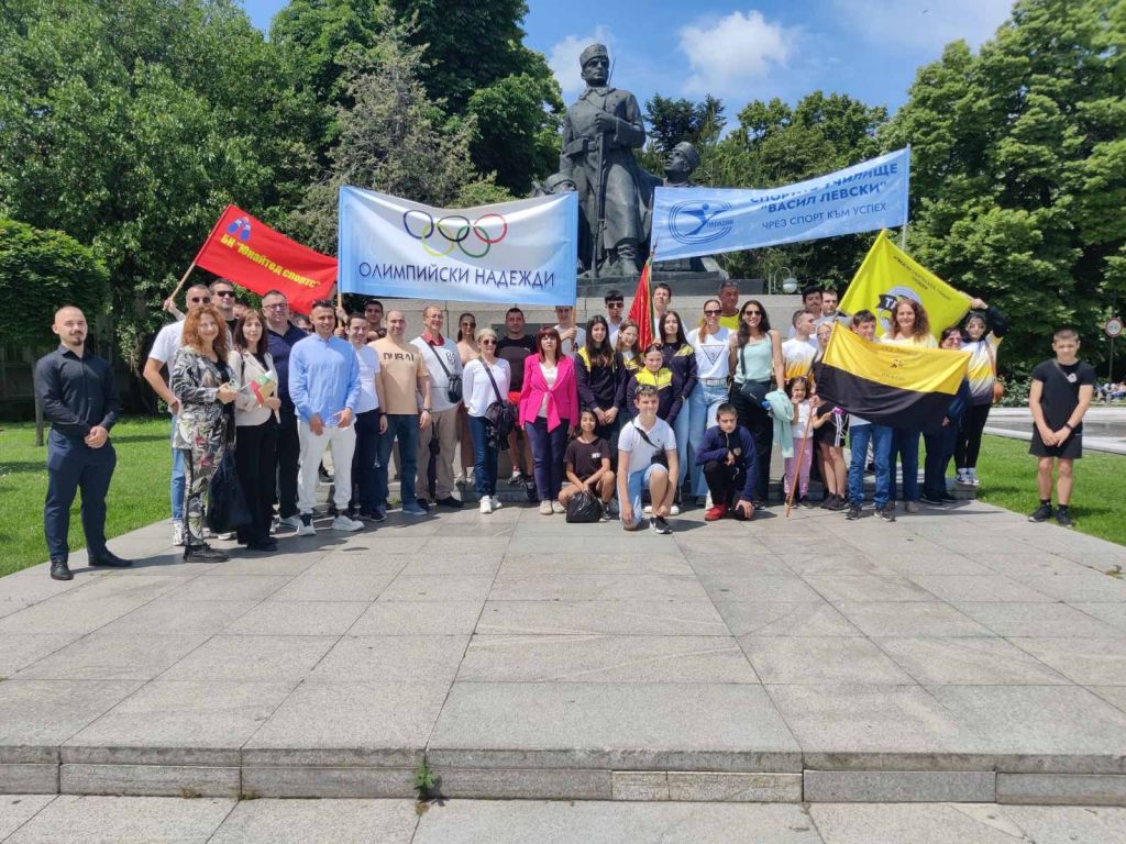 Спортно училище /Васил Левски/ се включи в празничното шествие за 24 май в Пловдив - голяма снимка